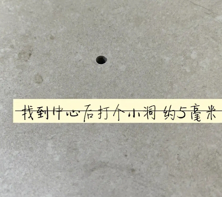 兴业瓷砖空鼓维修公司专业解答在瓷砖铺贴过程中，如果砂料搅拌不均匀，将会带来以下问题