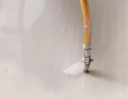 兴业瓷砖空鼓维修公司专业解答在瓷砖铺贴过程中，如果使用的砂料过粗（如全部使用了粗砂），可能会导致以下问题